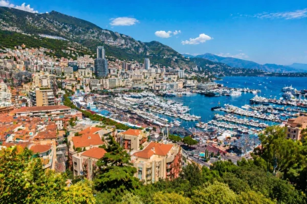 monaco-tour تور موناکو فرانسه نمای بندر موناکو و قایق های لوکس در روز